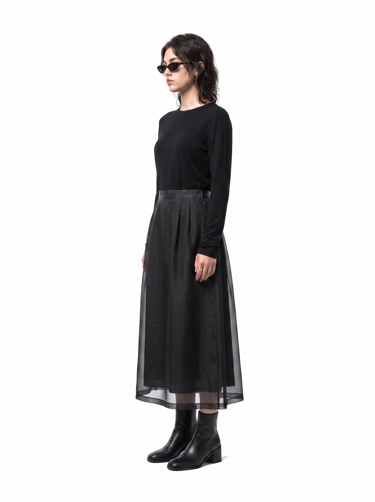 Mist Skirt - Obsidian Black - side model